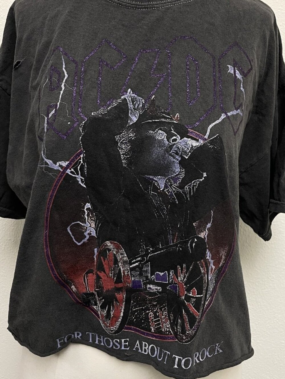 Urban Outfitters AC/DC Grey Distressed Glitter Cropped Oversized Graphic T-Shirt - Picture 6 of 8
